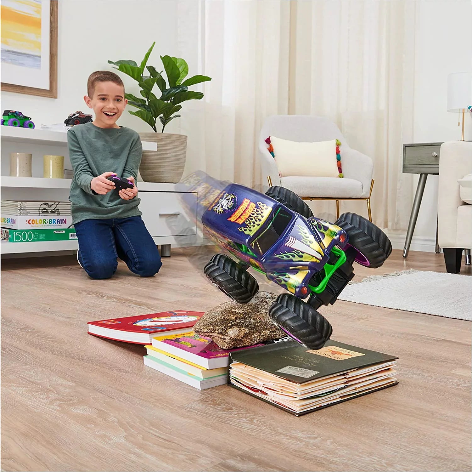 Monster Jam, Official Grave Digger Freestyle Force, Remote Control Car, Monster Truck Toys for Boys Kids and Adults, 1:15 Scale
