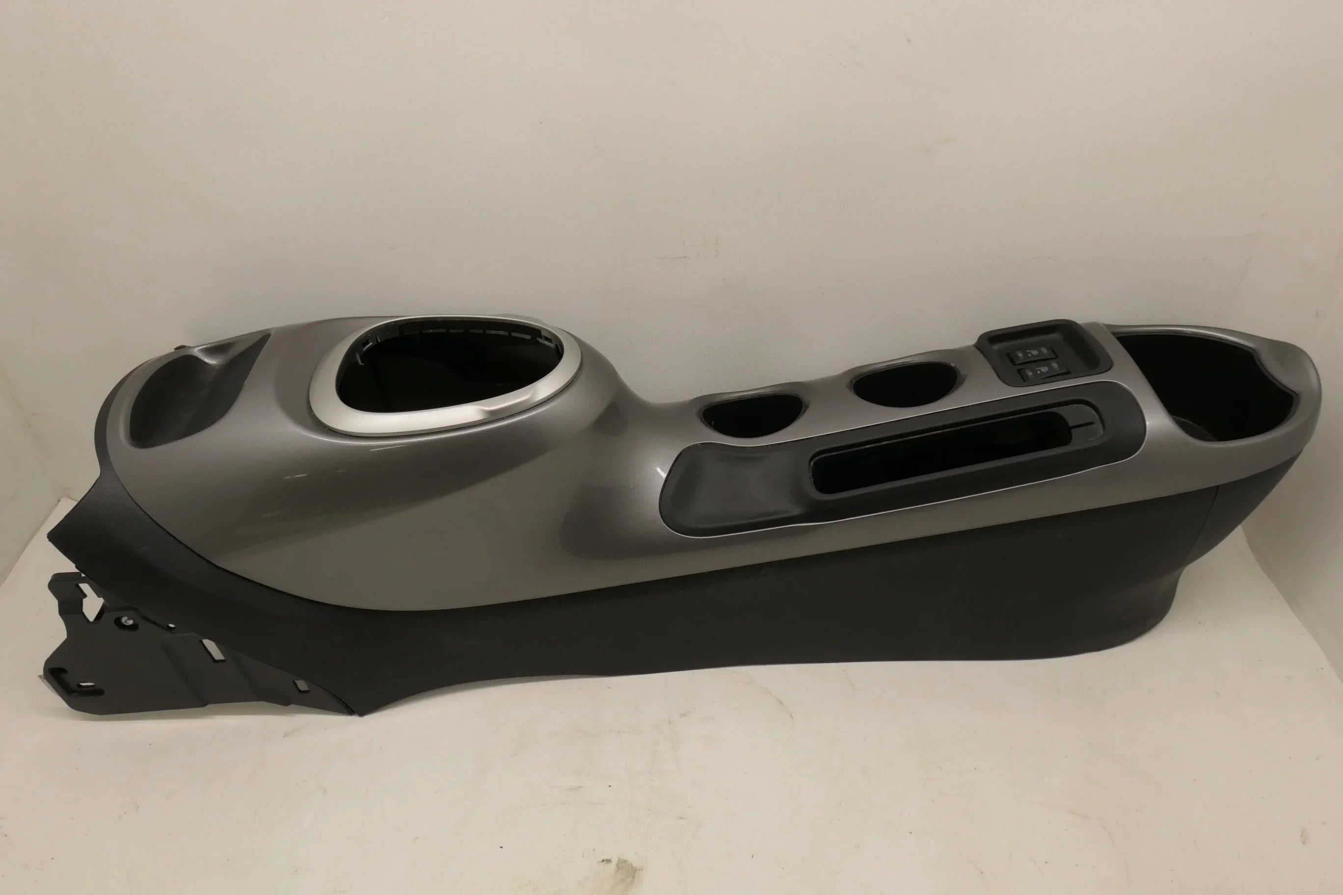 Pre-Owned 2011 12 13 14 15 16 17 Nisan Juke Center Console OEM (Good)