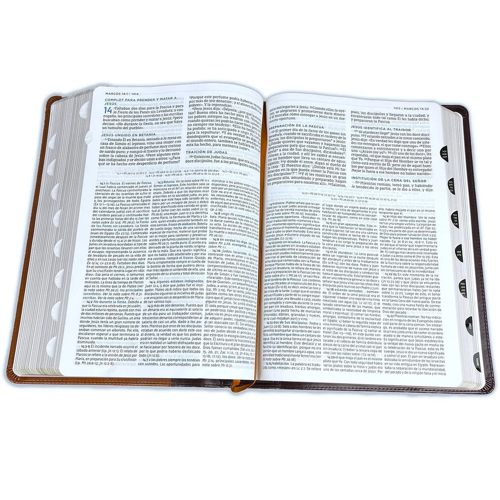 Nbla Biblia de Estudio Macarthur, Leathersoft, Café, Interior a DOS Colores, Con Índice (Other)