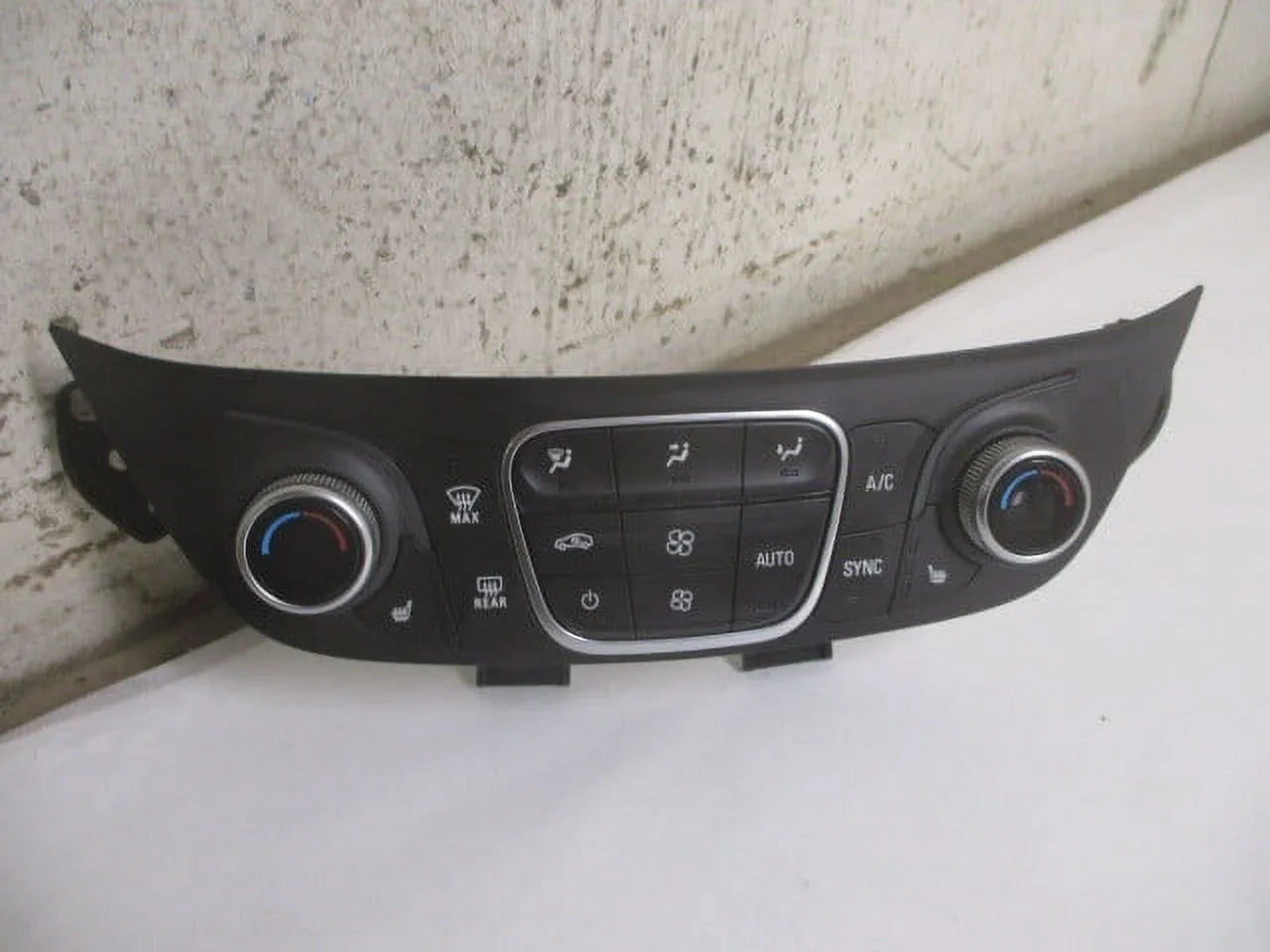 Pre-Owned 20 21 22 Chevrolet Equinox Automatic Climate AC Heater Temperature Control OEM (Good)