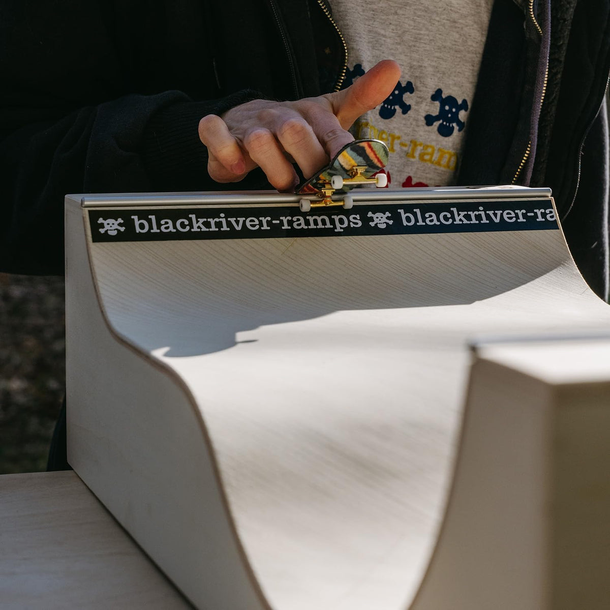 Mike Schneider V Waterfall Mini - Blackriver Fingerboard Ramp
