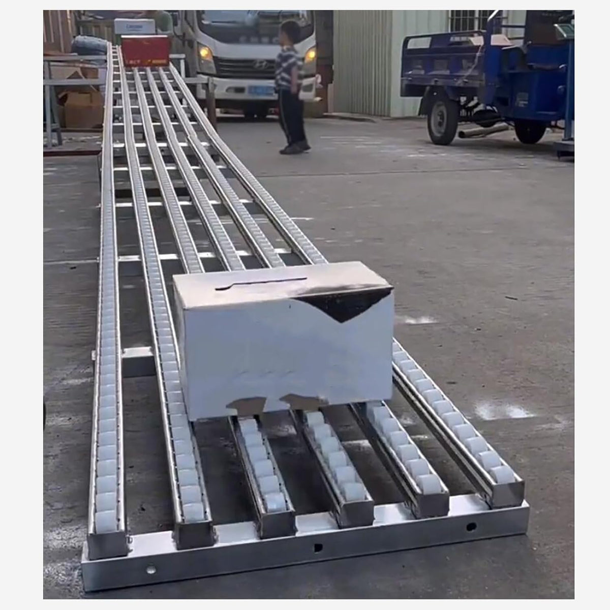 Portable Roller Conveyor Skate Wheels - 300cm Unpowered Flow Rail for Efficient Material Handling - Perfect for Warehouse Logistics and Industrial Use
