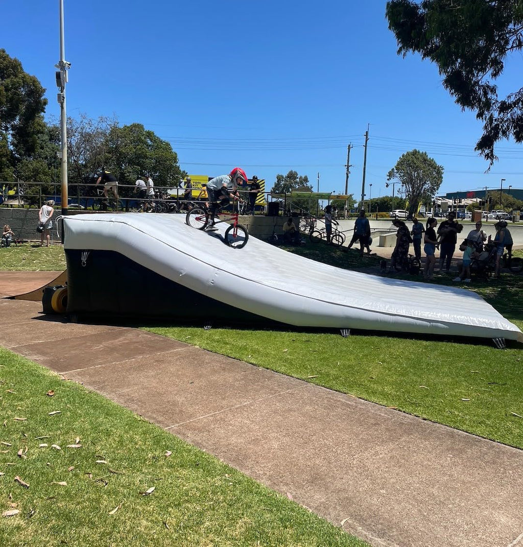 Commercial Inflatable Airbag Lander - PVC BMX Jump Ramp Inflatable Airbag Landing for MTB, BMX, Action Sports, Indoor/Outdoor Use, 20x13x6ft