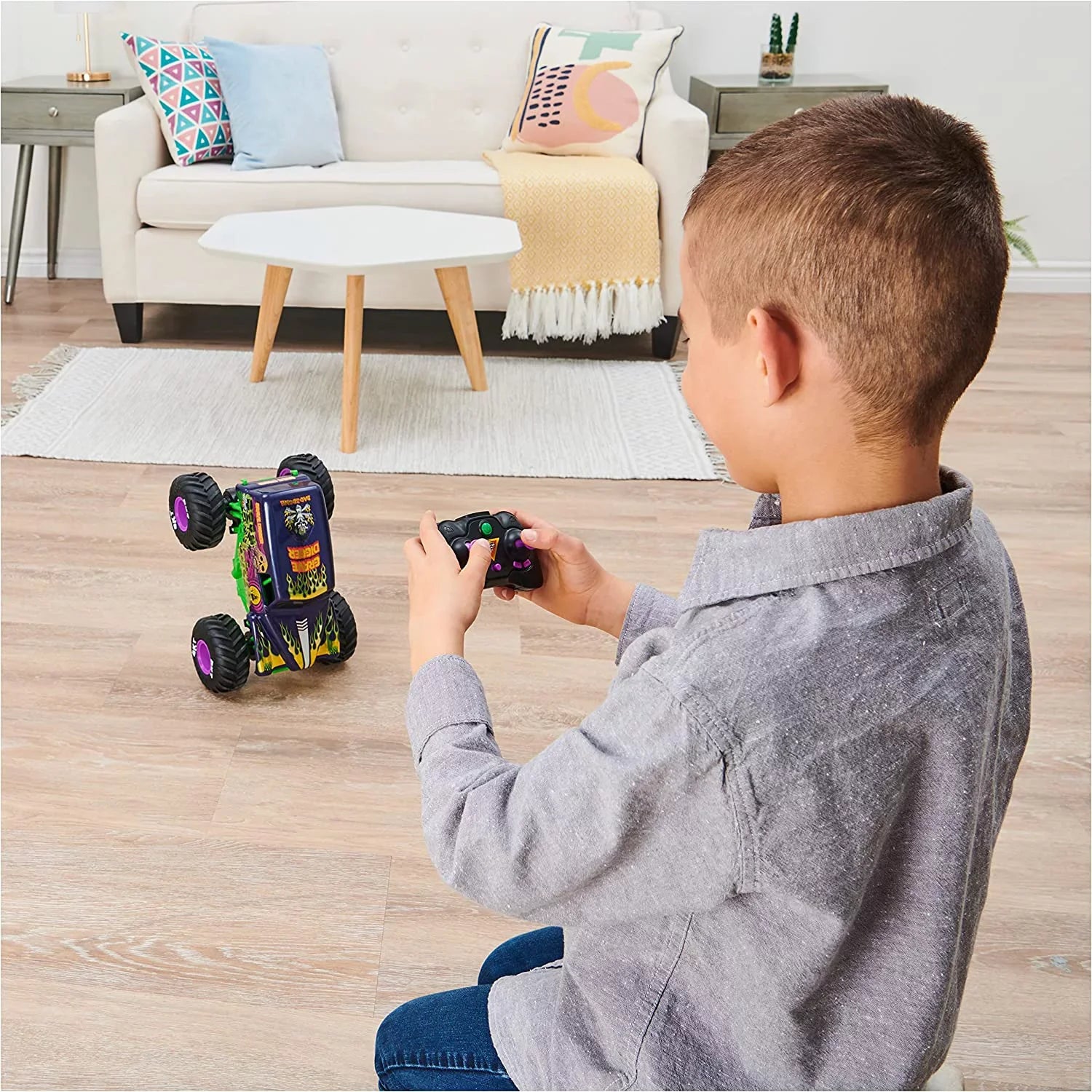 Monster Jam, Official Grave Digger Freestyle Force, Remote Control Car, Monster Truck Toys for Boys Kids and Adults, 1:15 Scale